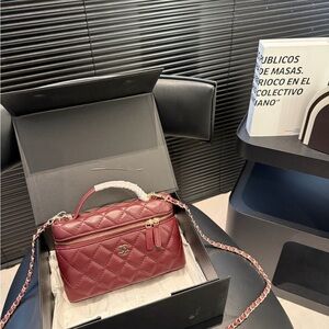 <AUTHENTIC>CHANEL Quilted Leather Belt Bag in Burgundy